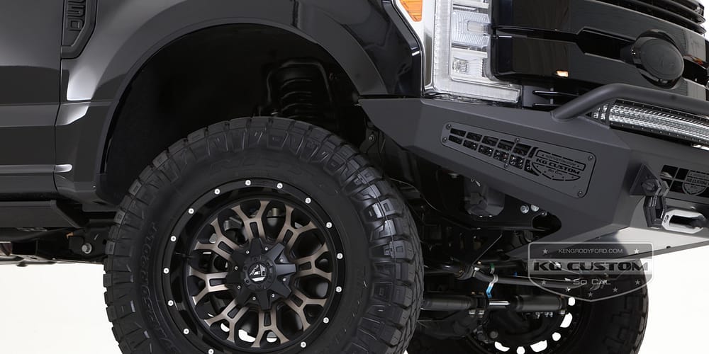 FORD SUPER DUTY F-350 KING RANCH close view