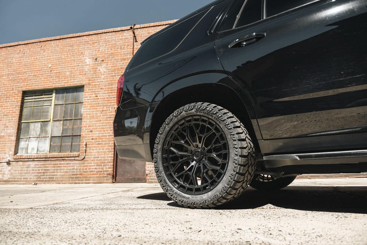 fuel off-road-fc869-sigma-matte black gloss black lip-22x9.5-2021 gmc yukon 27