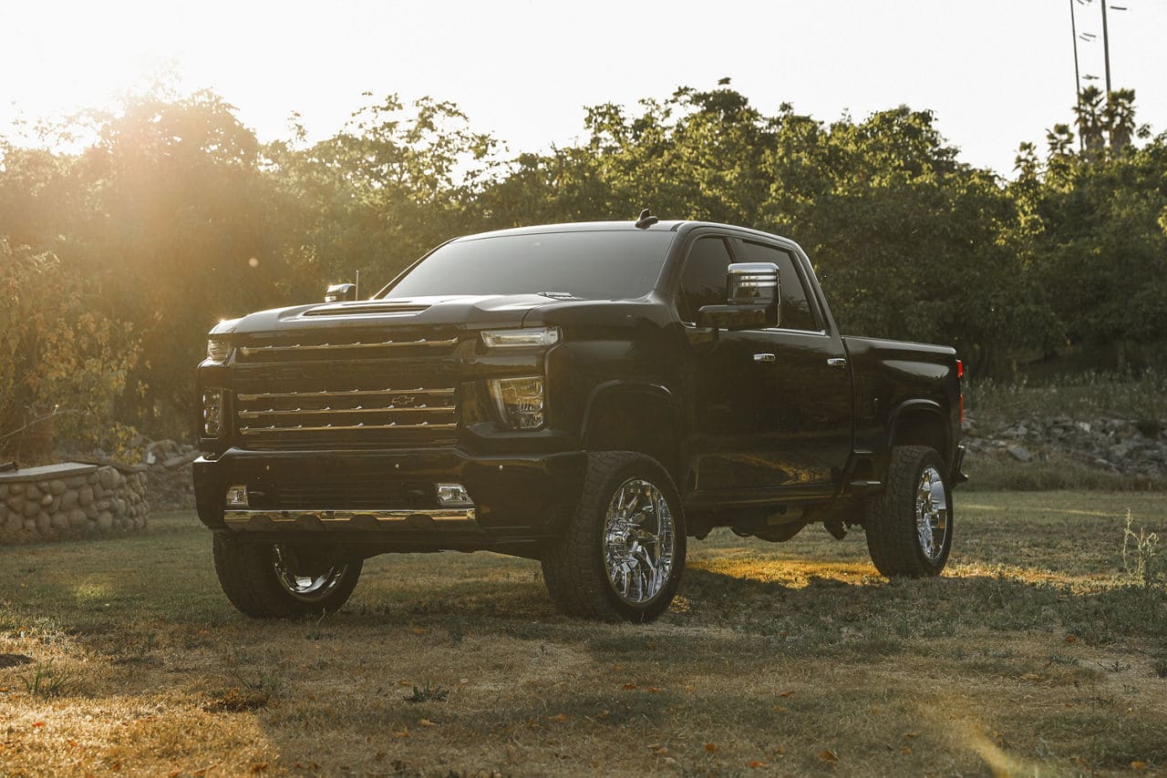 fuel off-road-saber-d743-chrome-22x10-2020 chevrolet 2500 1