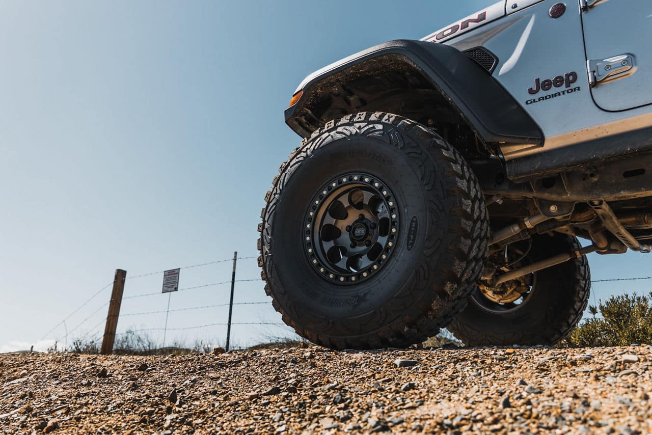 kmc-km550-riot sbl-anthracite with satin black lip-17x9-2021 jeep gladiator 63