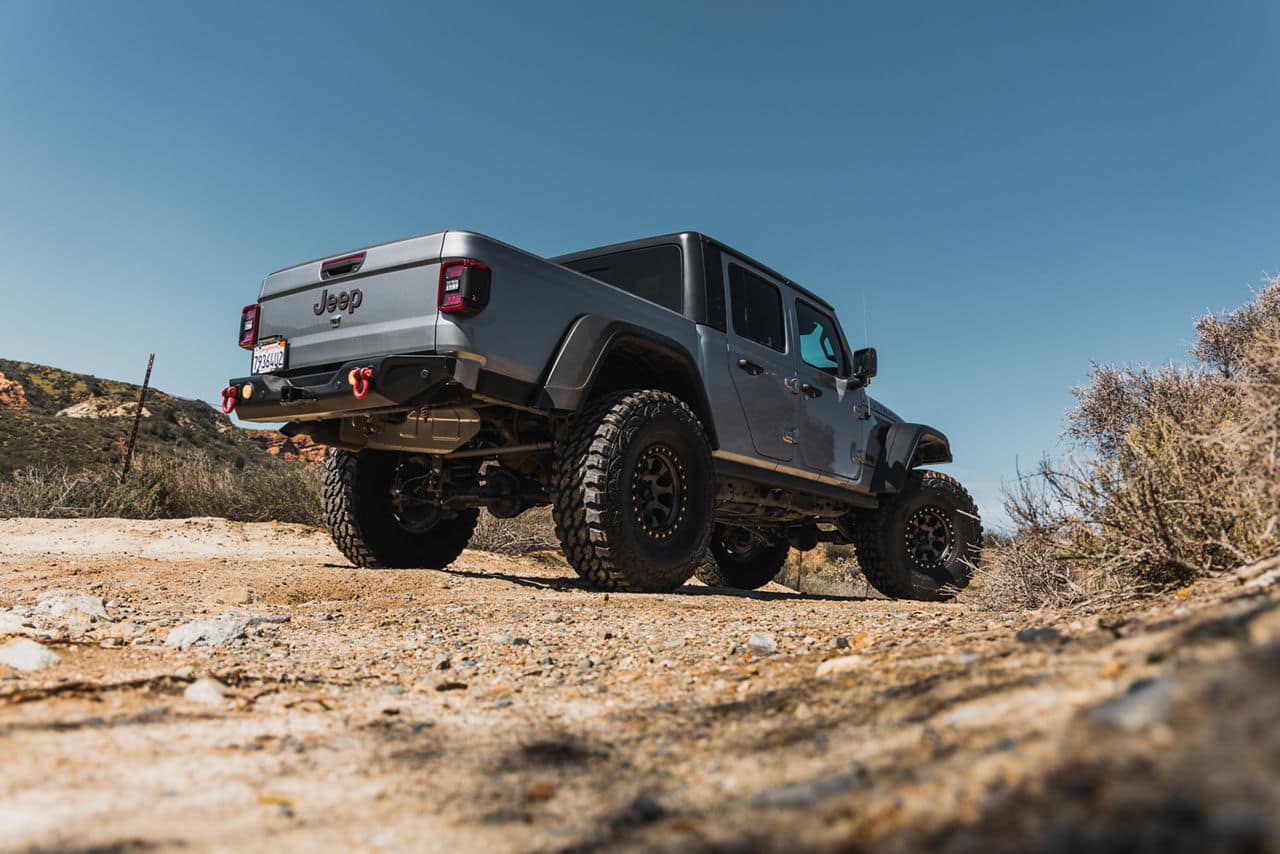 kmc-km550-riot sbl-anthracite with satin black lip-17x9-2021 jeep gladiator 75