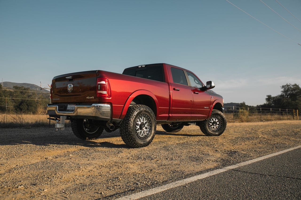 kmc wheels-km549-grs-machined w black lip-20x9-2020 ram 2500 18