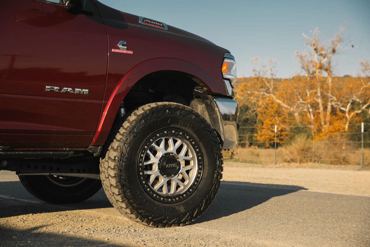 kmc wheels-km549-grs-machined w black lip-20x9-2020 ram 2500 24