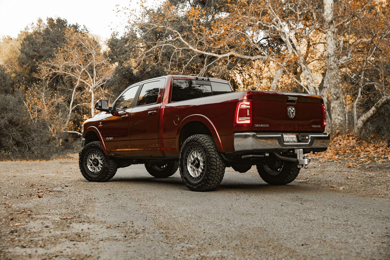 kmc wheels-km549-grs-machined w black lip-20x9-2020 ram 2500 32