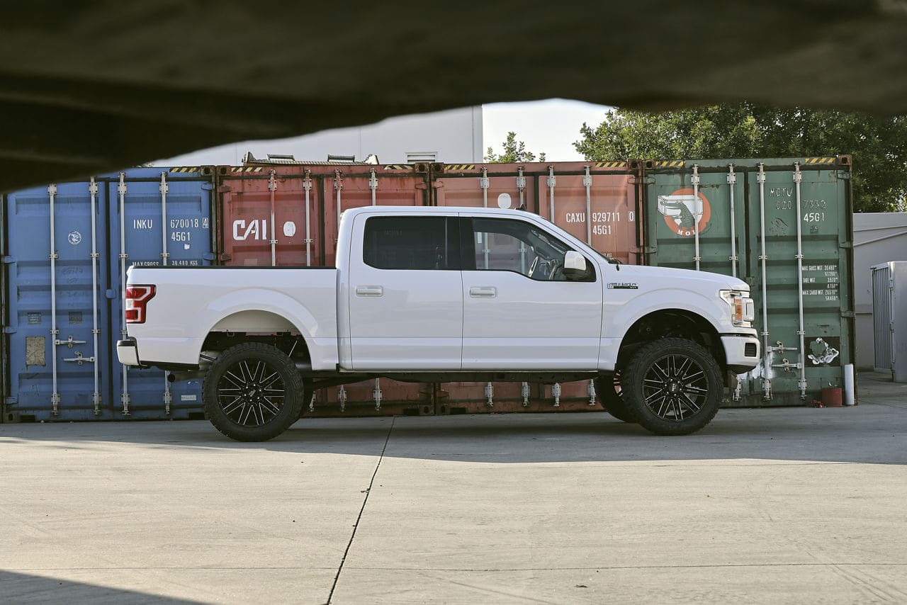 moto metal-mo998-kraken-gloss black milled-22x10-2019 ford f150 3
