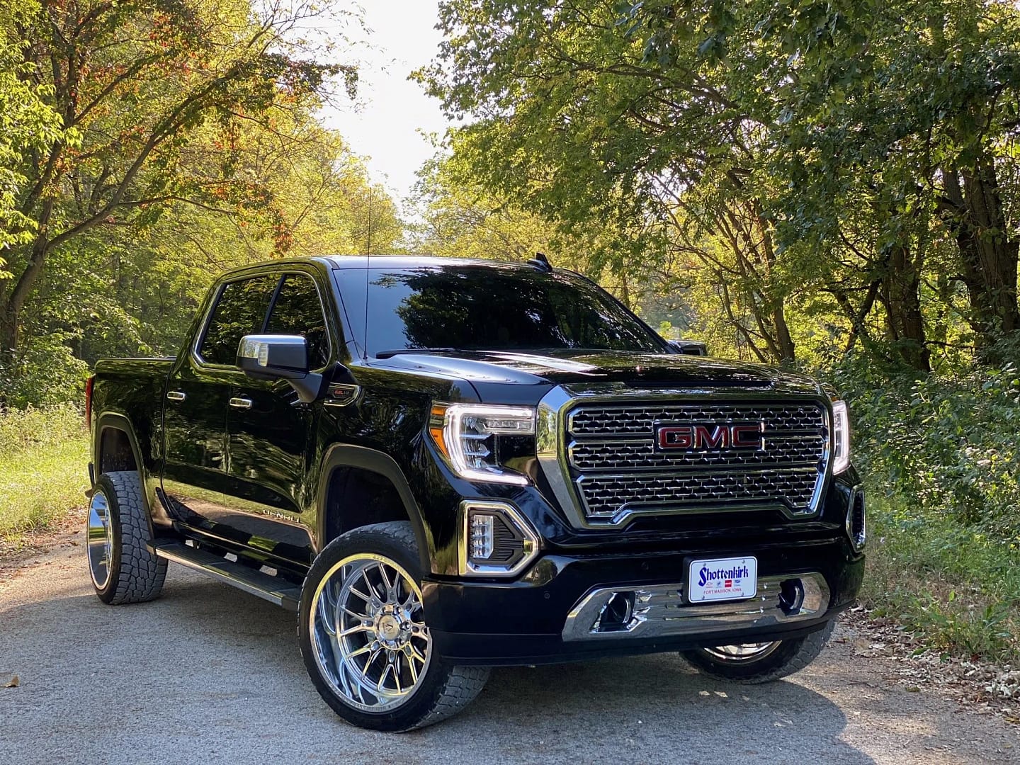 GMC-DENALI-Axe-Offroad-Atlas-Chrome-wheels-1.jpg