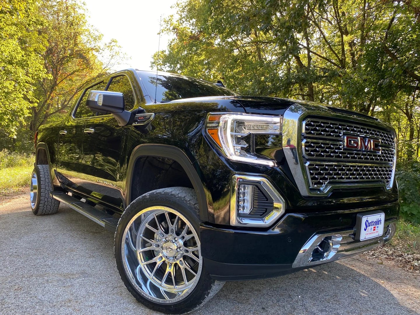 GMC-DENALI-Axe-Offroad-Atlas-Chrome-wheels-6.jpg