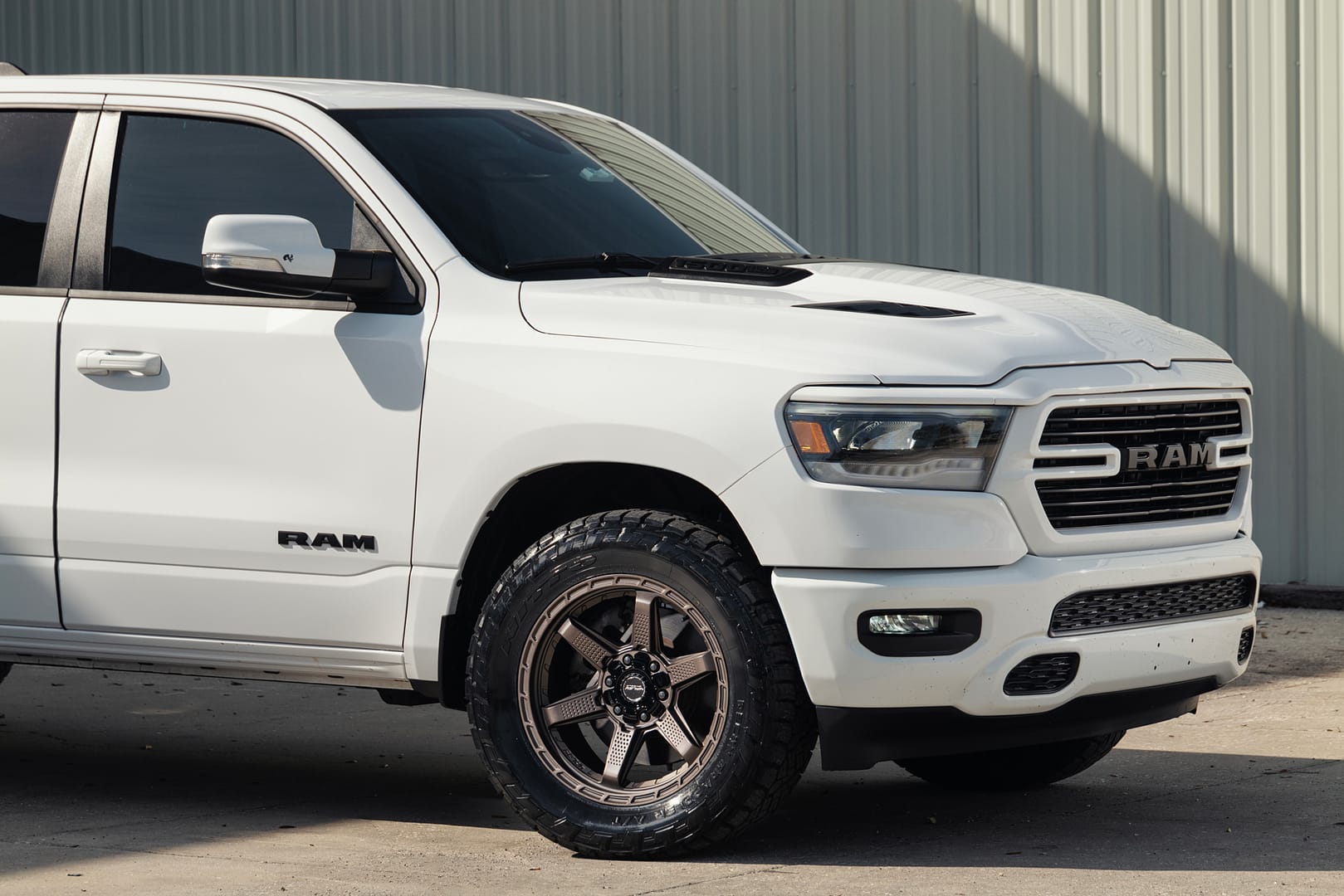 RAM-1500-4PLAY-WHEELS-S63-20X9-305X55X20-NITTO-TIRES-7