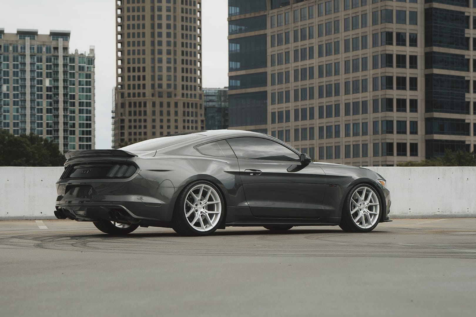 Ford Mustang GT side