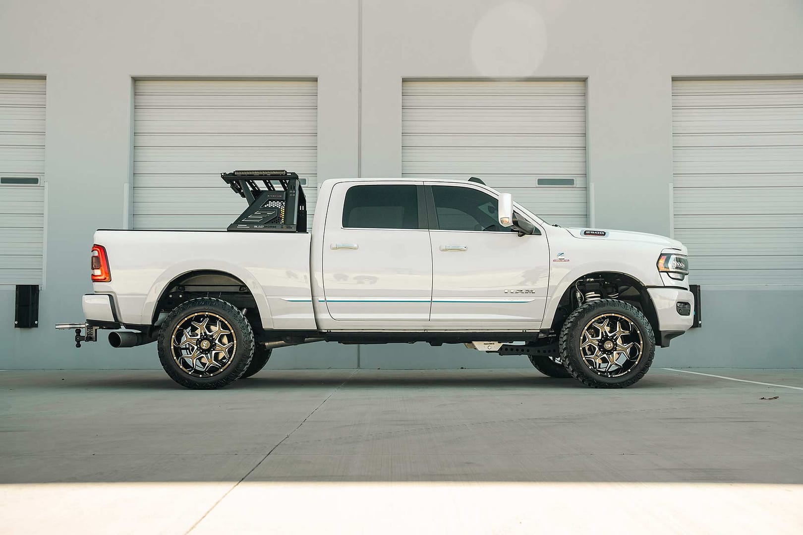 white-dodge-ram-2500-h507-13