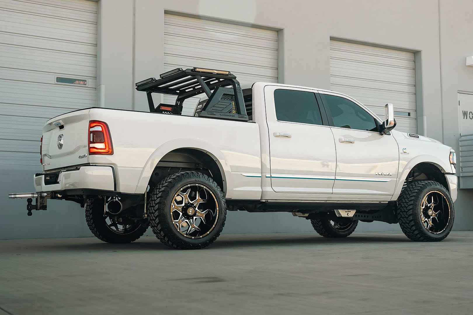 white-dodge-ram-2500-h507-15
