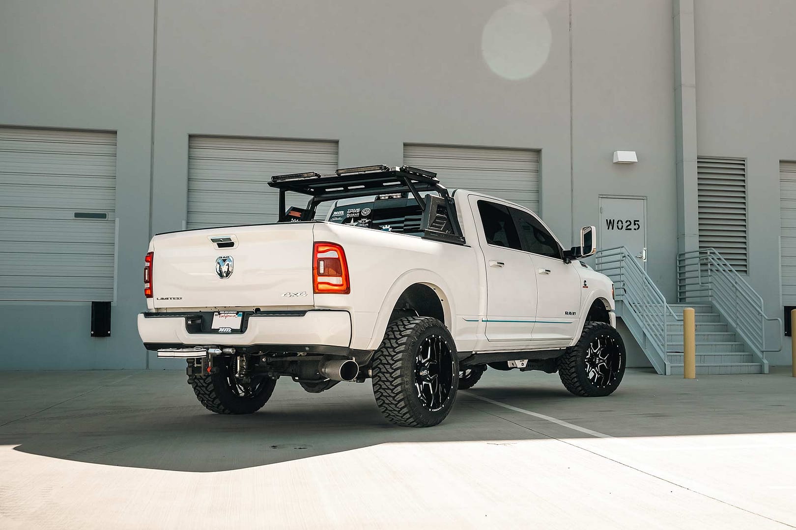white-dodge-ram-2500-h507-2