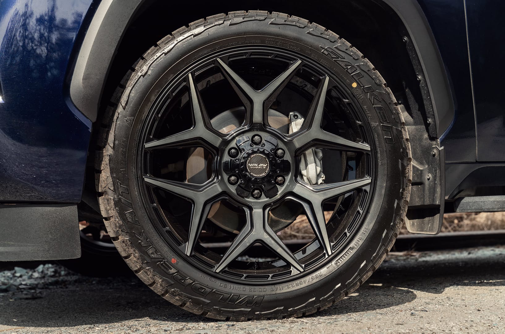 TOYOTA-SEQUOIA-4PLAY-WHEELS-4P06-22X9-0-ET-285X45X22-FALKEN-TIRES-STOCK-SUSPENSION-4