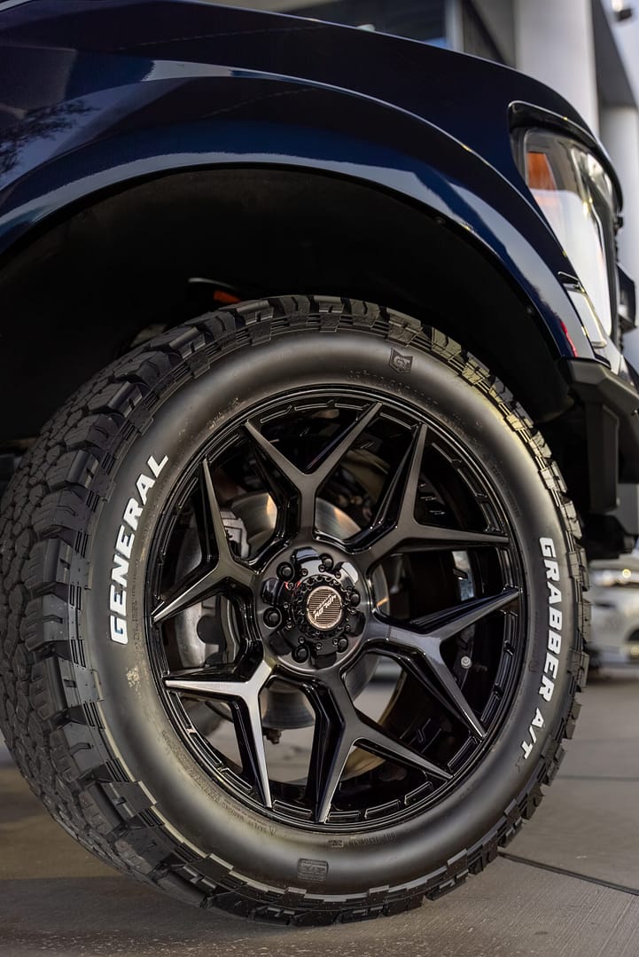FORD-RAPTOR-R-4PLAY-WHEELS-SEMA-2023-4P06-22X10-35X12.5X22-TIRE-PRO-MOTORSPORTS-2-scaled