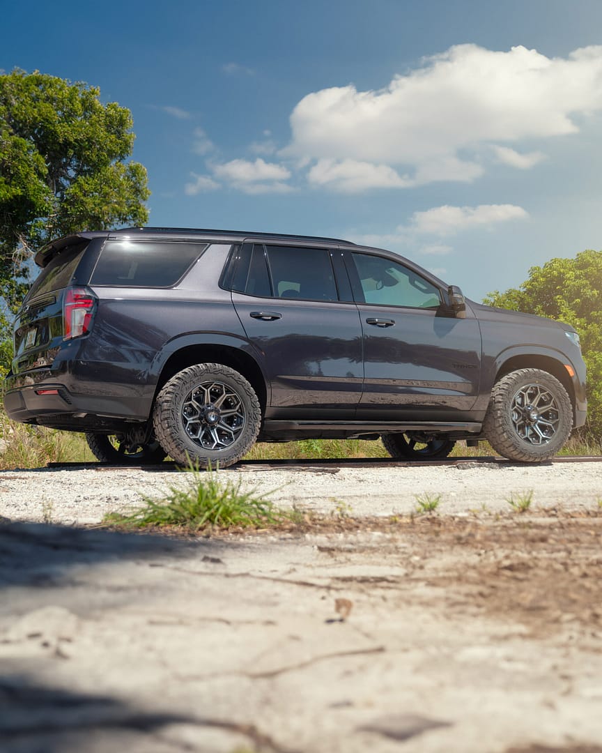 CHEVROLET-TAHOE-RIMS-4PLAY-WHEELS-4P80-20X9-33X12.5X20-FALKEN-TIRES-STOCK-SUSPENSION-2-scaled