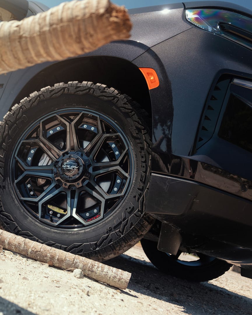 CHEVROLET-TAHOE-RIMS-4PLAY-WHEELS-4P80-20X9-33X12.5X20-FALKEN-TIRES-STOCK-SUSPENSION-3-scaled