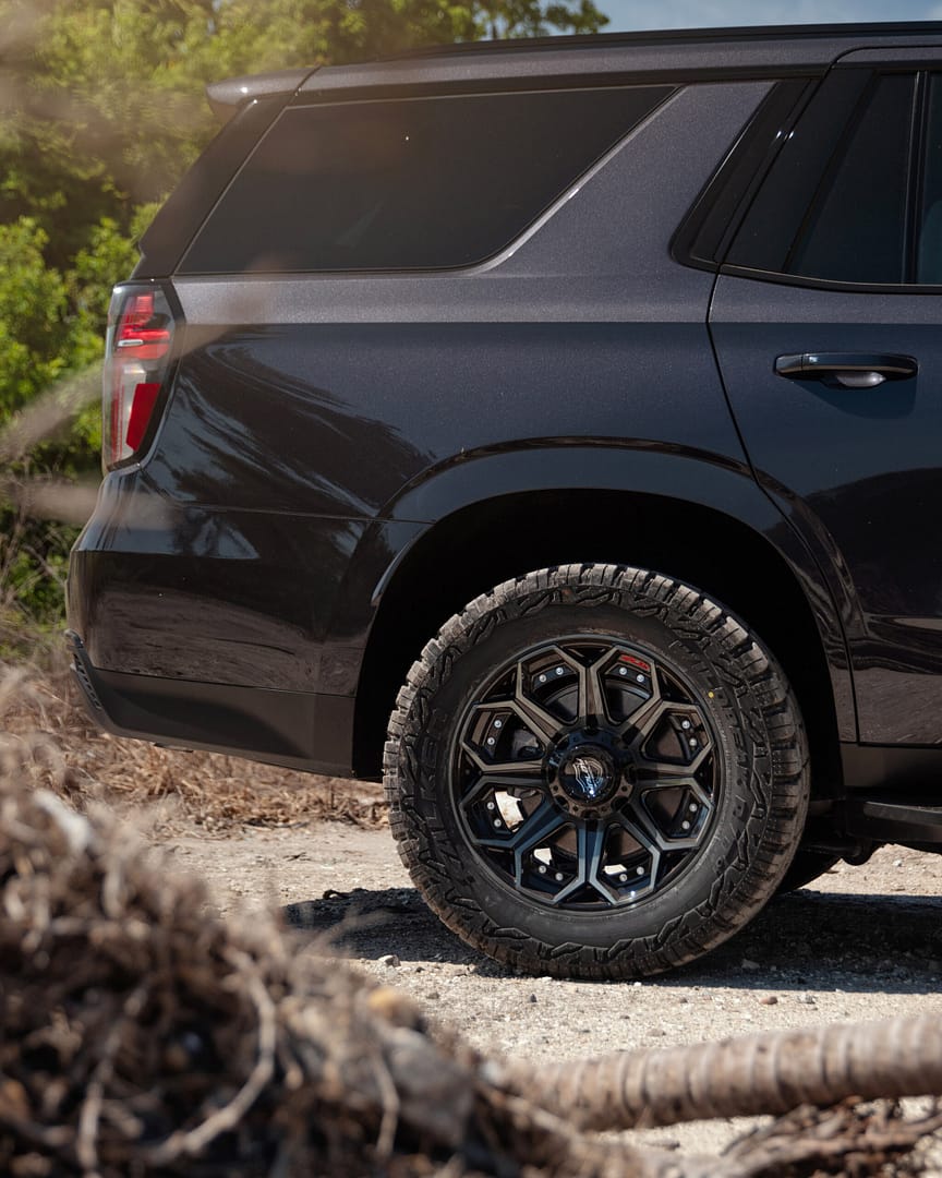 CHEVROLET-TAHOE-RIMS-4PLAY-WHEELS-4P80-20X9-33X12.5X20-FALKEN-TIRES-STOCK-SUSPENSION-5-scaled